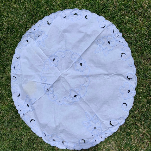 Table Cloths - Picture 4 of 6